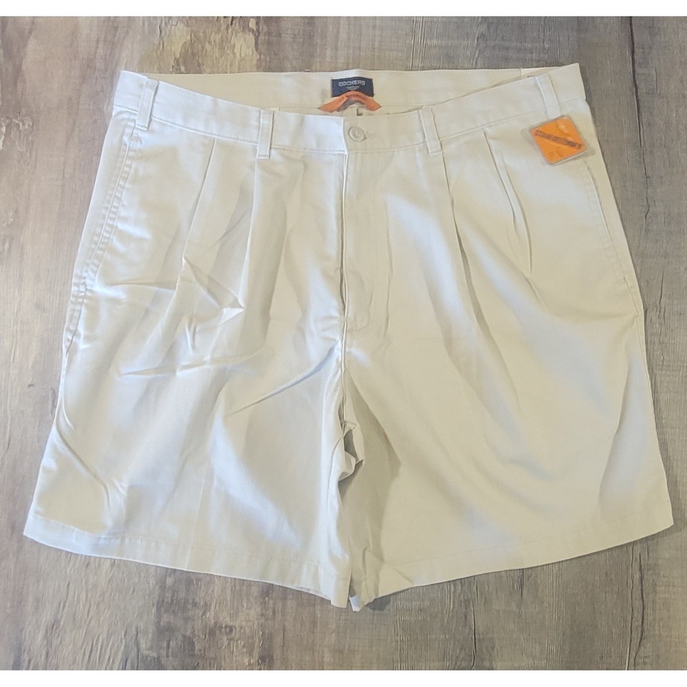 Dockers Men's 38 Pleated Stain‎ Defender Standard Length 7" Inseam Beige New NWT